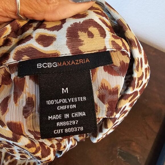 BCBG Women's Animal Print Long Sleeve Chiffon Button Down Blouse Size M - Picture 9 of 10